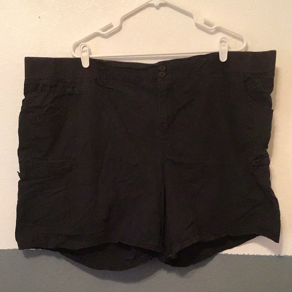 H3 Size 24 Lane Bryant Black Cargo Pull-On Shorts